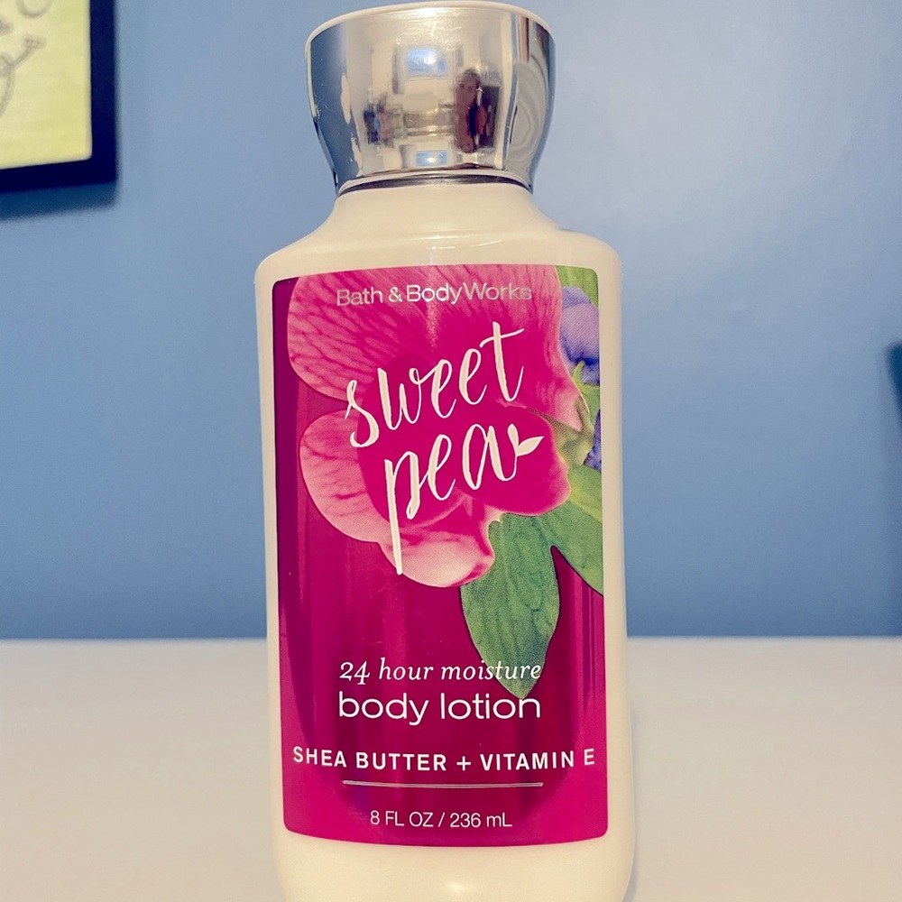 Bath & Body Works Women’s Sweet Pea Body Lotion